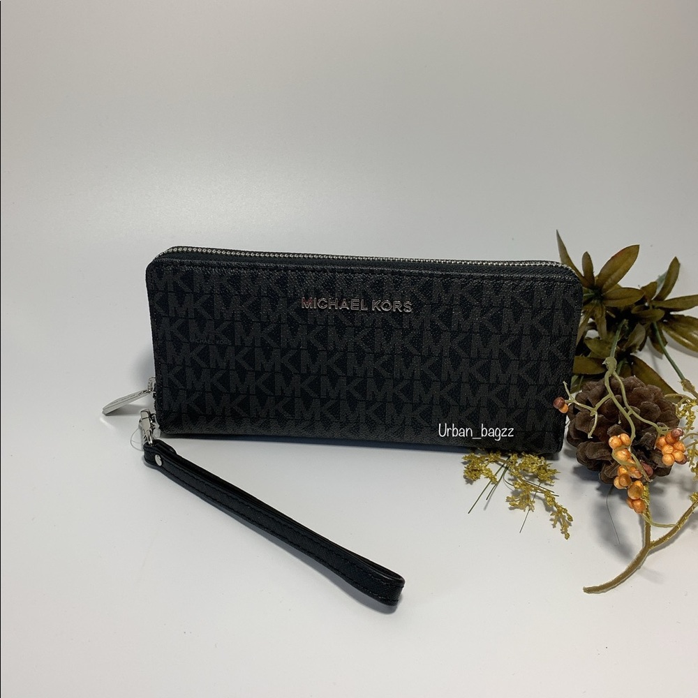 Michael Kors JST Large Zip Wallet